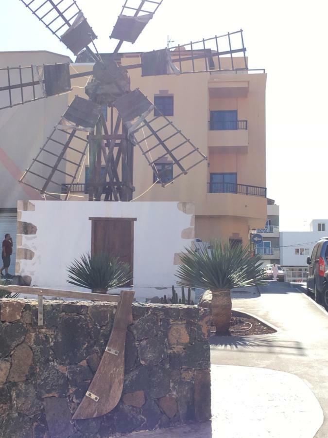 Calle Eusebio Carballo Estevez Corralejo Luaran gambar